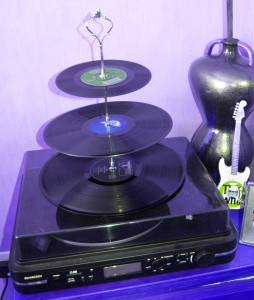 MTW Vinyl Cake Stand